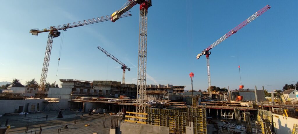 Construction site showing advanced progress with most structural work completed and final activities in progress. Construction Case Study of Gate 17 in Graz