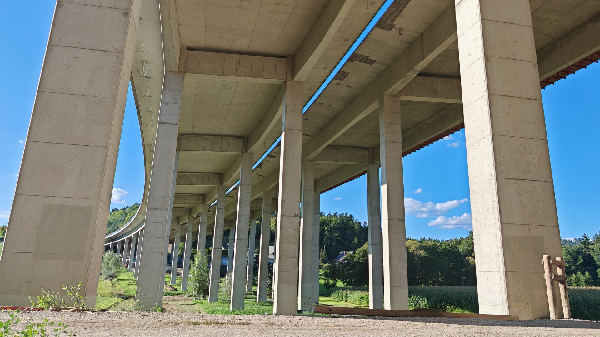 Ultra High Performance Concrete (UHPC): Revolution in Modern Construction 2 Ultra-High Performance Concrete (UHPC)